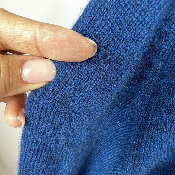Saks Fifth Avenue Blue Cashmere Sweater Size L V Neck Pullover - Picture 10 of 13